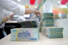 Tiền gửi người dân vào ngân hàng lập kỷ lục mới