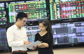 Sau 2 tháng miệt mài đi lên, vốn hóa thị trường chứng khoán Việt Nam tăng thêm 660.000 tỷ đồng