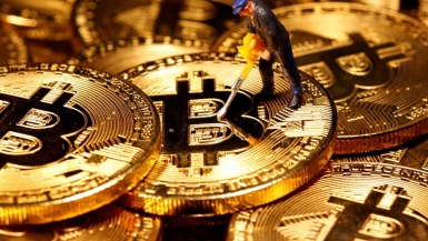 Bitcoin lần đầu tiên vượt ngưỡng 30.000 đô la