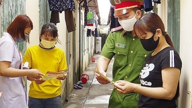 Thực hiện phương châm “đi từng ngõ, gõ từng nhà” tuyên truyền về phòng, chống dịch Covid-19