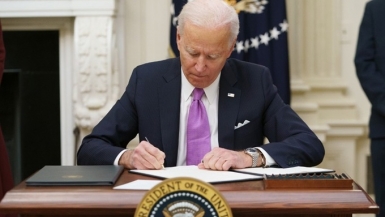 Tân Tổng thống Mỹ ký một loạt sắc lệnh và chỉ thị chống Covid-19