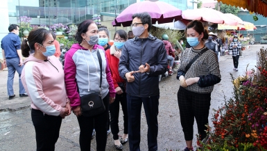 ‘Nếu mất thêm Tết này thì bà con còn khó khăn đến nhường nào!’