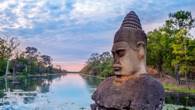 Vietnam Airlines mở đường bay mới đến Cambodia
