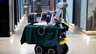 Sử dụng robot để hỗ trợ trong công tác điều trị Covid – 19
