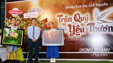 Hơn 50 triệu đồng ủng hộ anh Nguyễn Đình Điệp từ triển lãm “Trân quý yêu thương- Cherish The Love”