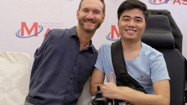 “Nick Vujicic Việt Nam” chia sẻ với người trẻ cách vượt qua số phận