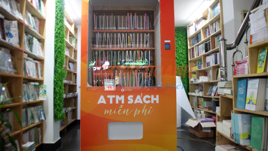 Cây “ATM sách” miễn phí xuất hiện tại Hà Nội