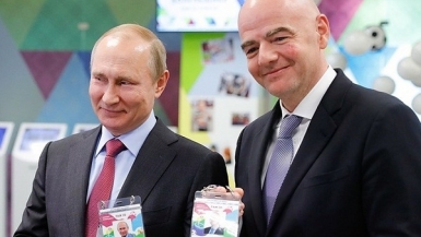 Tổng thống Putin và Chủ tịch FIFA nhận “hộ chiếu” World Cup 2018