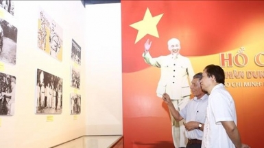 Khai mạc trưng bày ‘Hồ Chí Minh – Chân dung một con người’