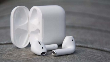 Tại sao AirPods bị cả Internet nhạo báng khi ra mắt lại thành công?