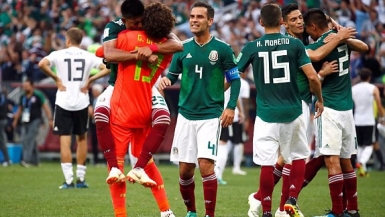 Cầu thủ, cổ động viên Mexico bật khóc sau chiến thắng lịch sử trước Đức