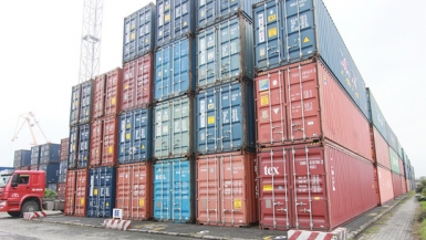 Hàng nghìn container phế liệu vẫn “vô chủ”