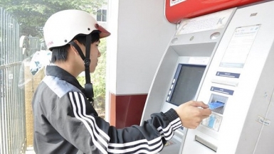 Ngân hàng Nhà nước yêu cầu dừng tăng phí rút tiền ATM