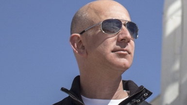 CEO của Amazon trở thành người giàu nhất thế giới hiện đại