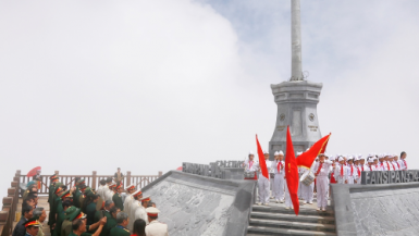 Lễ thượng cờ trên đỉnh Fansipan sẽ được tổ chức hàng tuần
