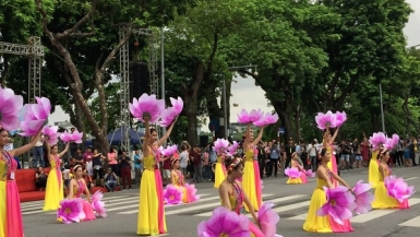 Rực rỡ sắc màu Lễ hội đường phố “Tinh hoa Hà Nội – Hội tụ và tỏa sáng”