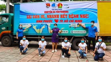 Người dân TP Hồ Chí Minh vui mừng đón nhận “Chuyến xe yêu thương” đến từ Bình Phước