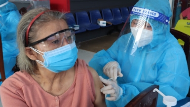 Bộ Y tế tạo điều kiện để TP Hồ Chí Minh rút gọn quy trình tiêm vắc-xin phòng Covid-19