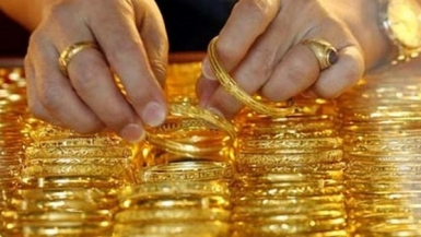 Giá vàng trong nước đắt hơn vàng thế giới hơn 3,8 triệu đồng/lượng