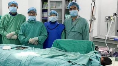 Bé 1 ngày tuổi được cứu sống ngoạn mục