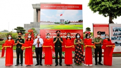 Triển lãm ảnh: Lăng Chủ tịch Hồ Chí Minh – Đài hoa vĩnh cửu