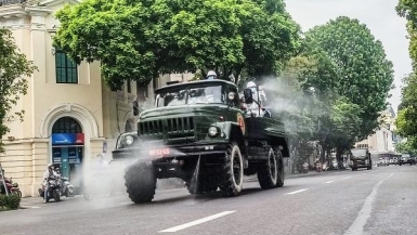 Bộ Y tế yêu cầu không phun khử khuẩn phòng dịch ngoài trời, vào người