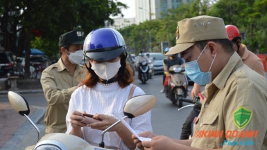 Người dân Thủ đô đã quen với “giấy đi đường” sau hơn 10 ngày giãn cách xã hội