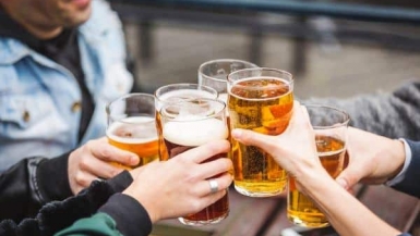 Bộ Y tế đề xuất cấm bán rượu bia trên mạng Internet
