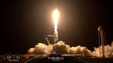 Lần đầu tiên SpaceX thực hiện chuyến du hành dân sự hoàn toàn lên không gian