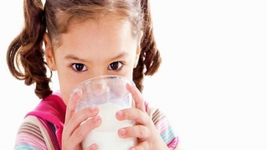 Những bệnh gì không nên uống sữa vào buổi sáng?