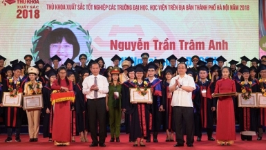 Hà Nội tuyên dương 88 thủ khoa xuất sắc các trường đại học, học viện năm 2018