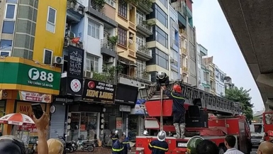 Hà Nội: Cháy quán karaoke trên phố Hào Nam