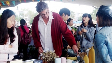 Đà Nẵng: Nhộn nhịp chợ phiên nông dân giữa lòng phố