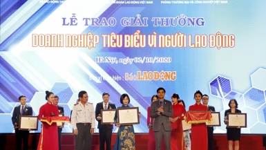 SeABank nhận bằng khen “Doanh nghiệp tiêu biểu vì người lao động”