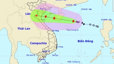 Đêm 13/10, bão số 7 đi vào Vịnh Bắc Bộ gây mưa rất to, biển động mạnh