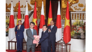 Trao Giấy chứng nhận đầu tư trị giá 100 triệu USD cho Công ty TNHH Toto Việt Nam