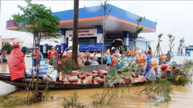 Nước rút nhanh, người dân Quảng Bình khẩn trương khắc phục hậu quả mưa lũ