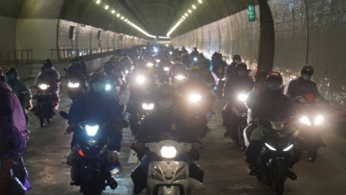 Mở cửa 4 hầm hỗ trợ người dân di chuyển xe máy từ các tỉnh phía Nam về quê