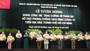 TP Hồ Chí Minh cảm ơn các chiến sĩ tình nguyện nơi tuyến đầu chống dịch