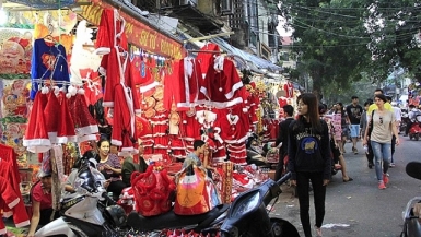 Thị trường đồ Giáng Sinh: Hàng Việt dần chiếm ưu thế