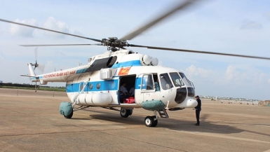 Dùng trực thăng đưa công nhân bị nạn tại Trường Sa vào đất liền cấp cứu