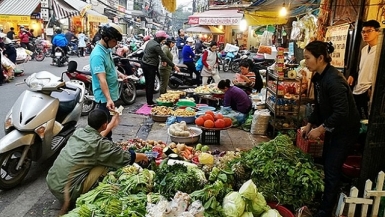 Dồi dào hàng Tết