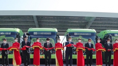 Hà Nội khai trương tuyến xe buýt điện đầu tiên, thêm loại hình vé điện tử