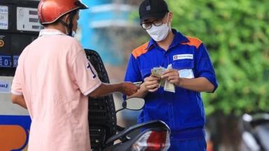 Giá xăng có thể quay đầu tăng vào ngày mai sau chuỗi giảm 5 lần liên tiếp