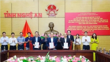 Ký kết ghi nhớ đầu tư dự án pin năng lượng 450 triệu USD tại Nghệ An