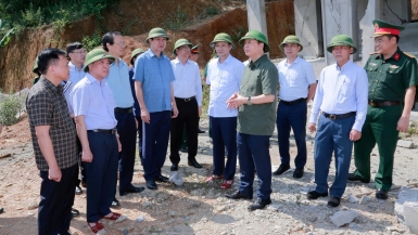 Phó Thủ tướng Trần Hồng Hà kiểm tra việc khắc phục mưa lũ, sạt lở đất ở Thanh Hóa