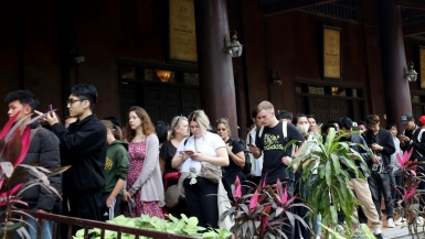 Du lịch các tỉnh Ninh Bình, Thanh Hóa, Nghệ An 'bội thu' dịp Tết Nguyên đán