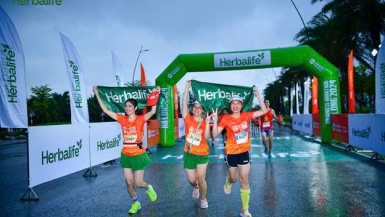 Hàng nghìn người tham gia Giải chạy VnExpress Marathon Hạ Long 2024