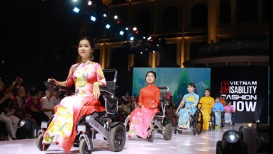 Vietnam Disability Fashion Show 2025: Đưa ánh sáng của thời trang đến những tâm hồn tưởng như bị lãng quên