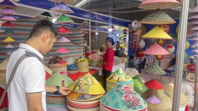 Thúc đẩy kinh tế tuần hoàn và phát triển bền vững cho các cơ sở làng nghề truyền thống